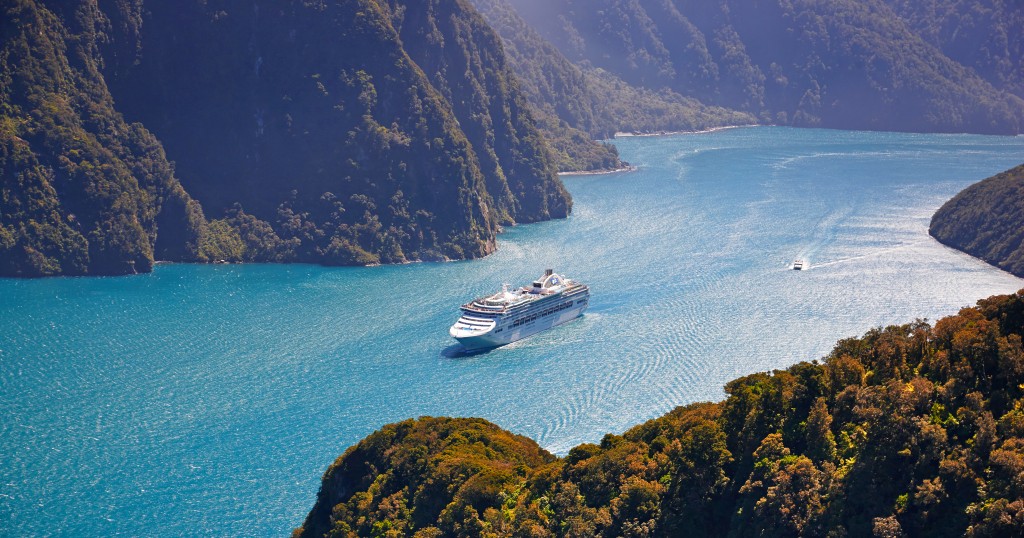 Milford Sound cruising - Sea Princess